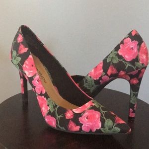 Pointy toe floral 4” heels